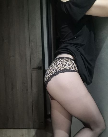 隔着超薄肉色丝袜进入97