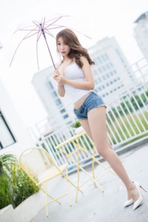 美女露出让男生揉的电影